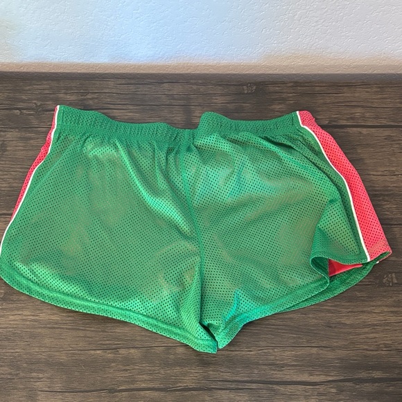 shorts size medium - Picture 2 of 4